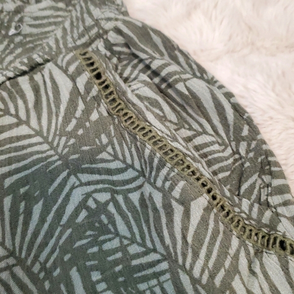 Three Dots Printed Crochet Rayon Shorts Green Tropical S - Picture 6 of 10